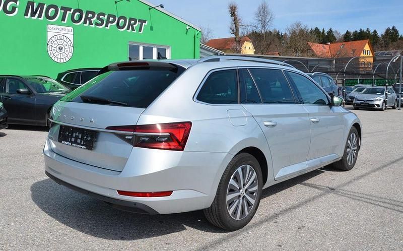 Gebraucht Skoda Superb Style 150 PS (110 kW) 2023 Silber Kombi