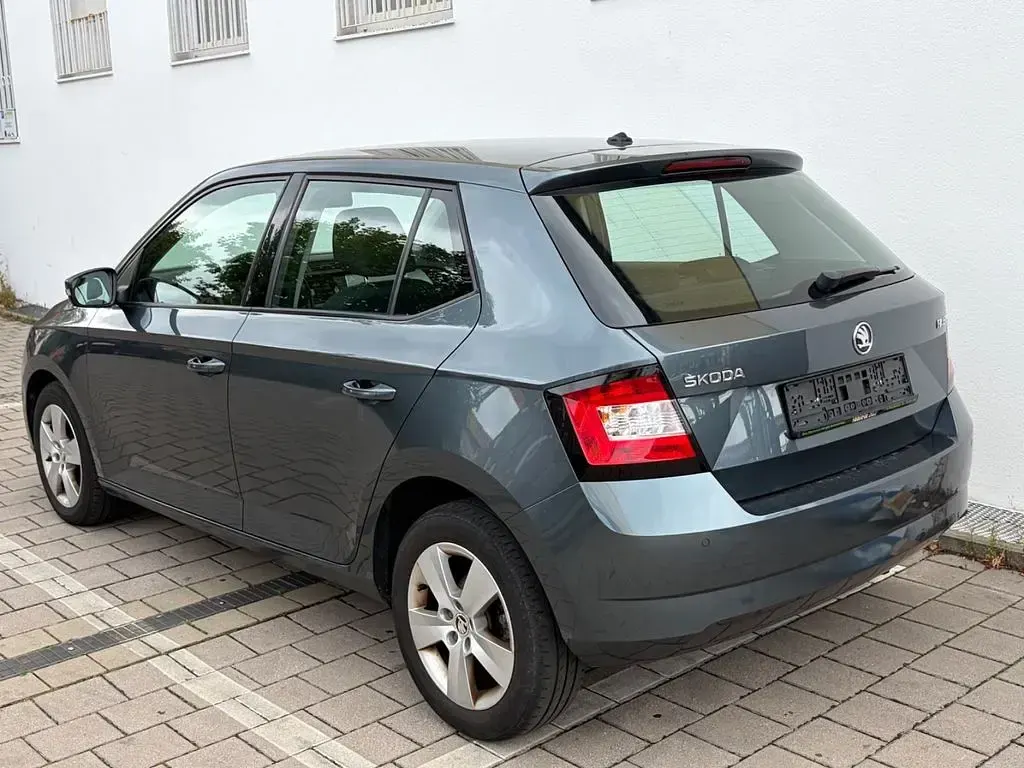 Gebraucht Skoda Fabia 90 PS (66 kW) 2017 Grau Limousine