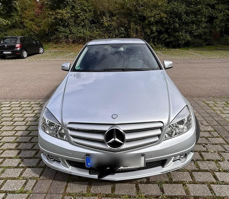 Grau Gebraucht 2010 Mercedes C180 Avantgarde Limousine | 13.900 € - Bild 1/4
