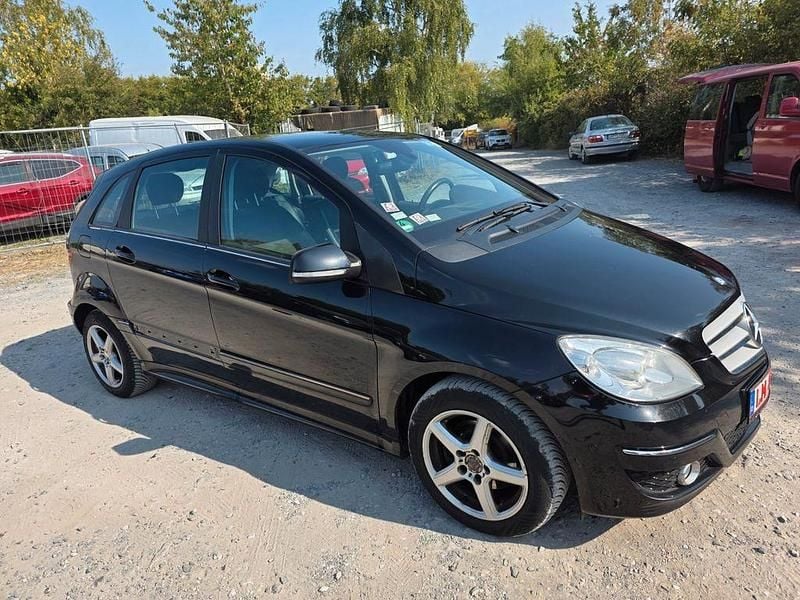 Gebraucht Mercedes B200 140 PS (102 kW) 2011 Schwarz Van / Kleinbus