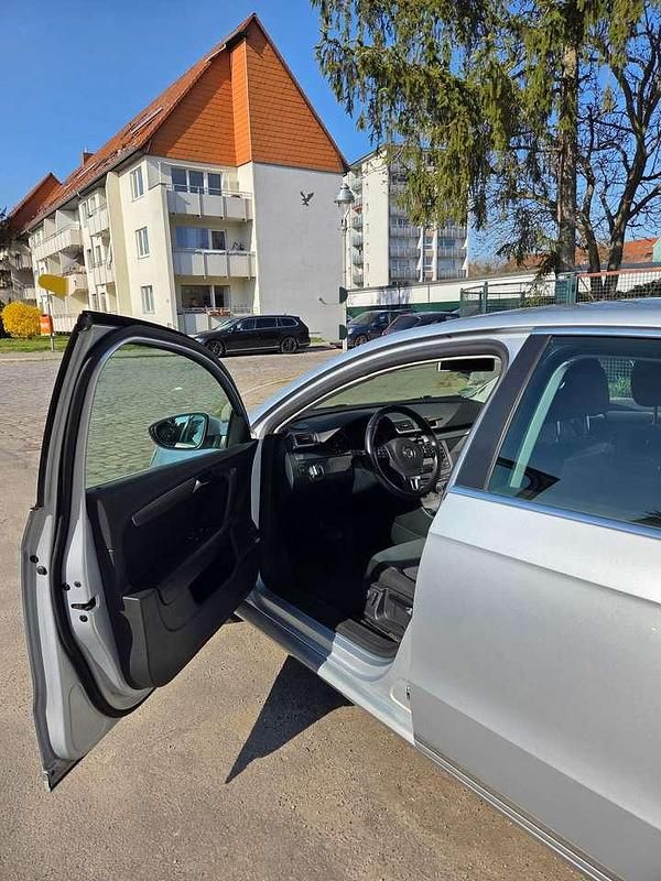 Używany VW Passat Exclusive 122 KM (89 kW) 2012 Srebrny Sedan/Limuzyna