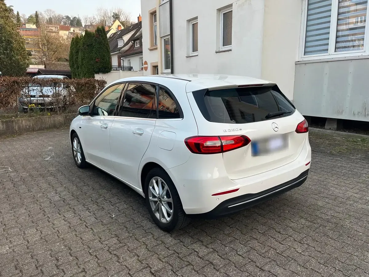 Gebraucht Mercedes B250e Style 218 PS (160 kW) 2021 Weiß Kleinwagen