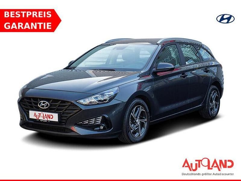 Grau Gebraucht 2023 Hyundai i30 Kombi | 18.490 € (Fairer Preis) - Bild 1/4