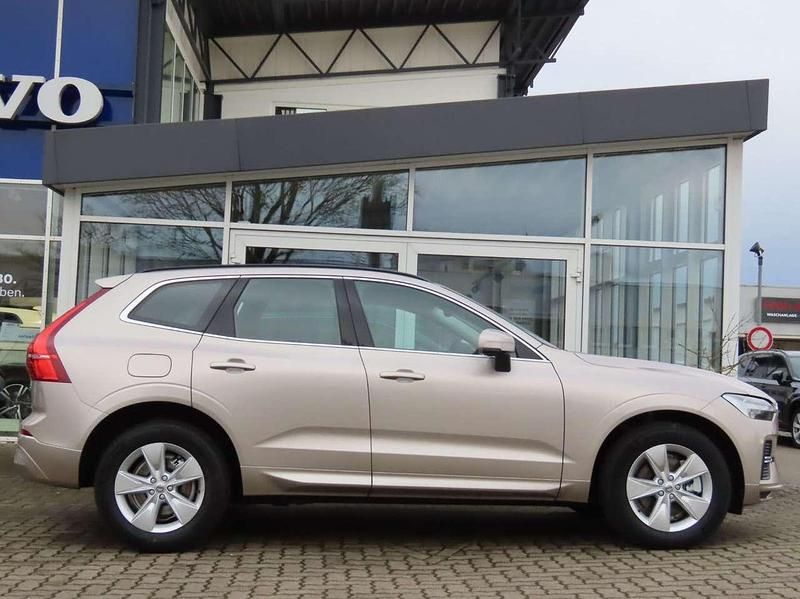 Gebraucht Volvo XC60 Core 197 PS (144 kW) 2024 Bright dusk / metallic SUV