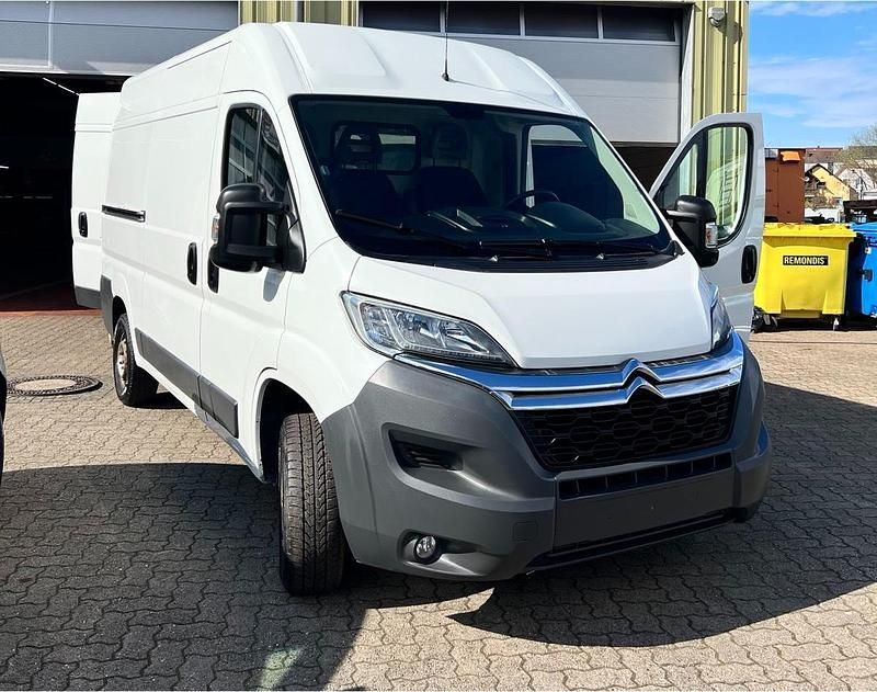 Weiß Gebraucht 2016 Citroën Jumper Van / Kleinbus | 14.800 € - Bild 1/4