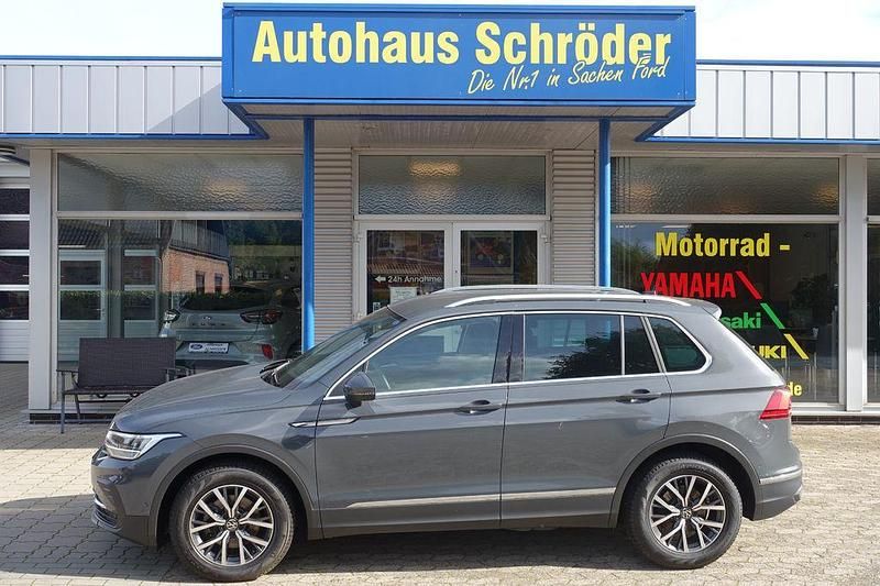 Grau Gebraucht 2023 VW Tiguan Life SUV | 30.990 € (Fairer Preis) - Bild 1/4