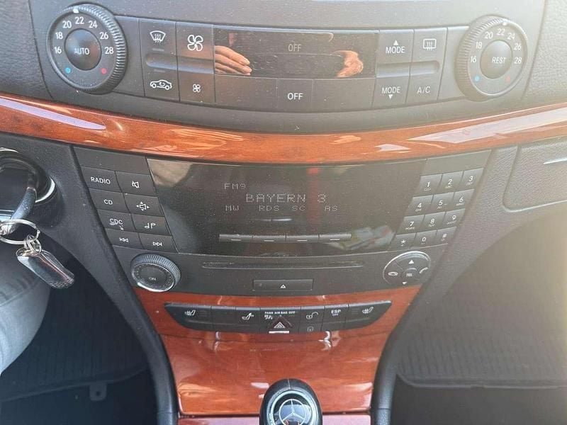 Gebraucht Mercedes E220 170 PS (125 kW) 2006 Cubanitsilber  metallic Limousine