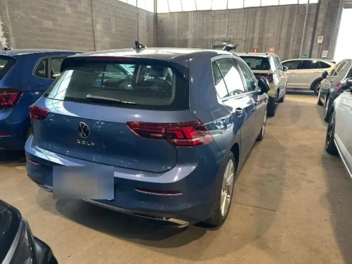 Gebraucht VW Golf VIII Style 150 PS (110 kW) 2025 Anemonenblau metallic (metallic) Limousine