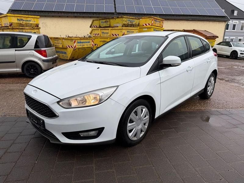Gebraucht Ford Focus Trend 105 PS (77 kW) 2016 Weiß Limousine
