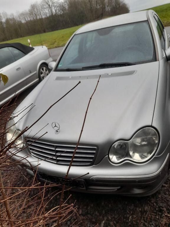 Silber Gebraucht 2005 Mercedes C180 Avantgarde Limousine | 2.500 € (Guter Preis) - Bild 1/4