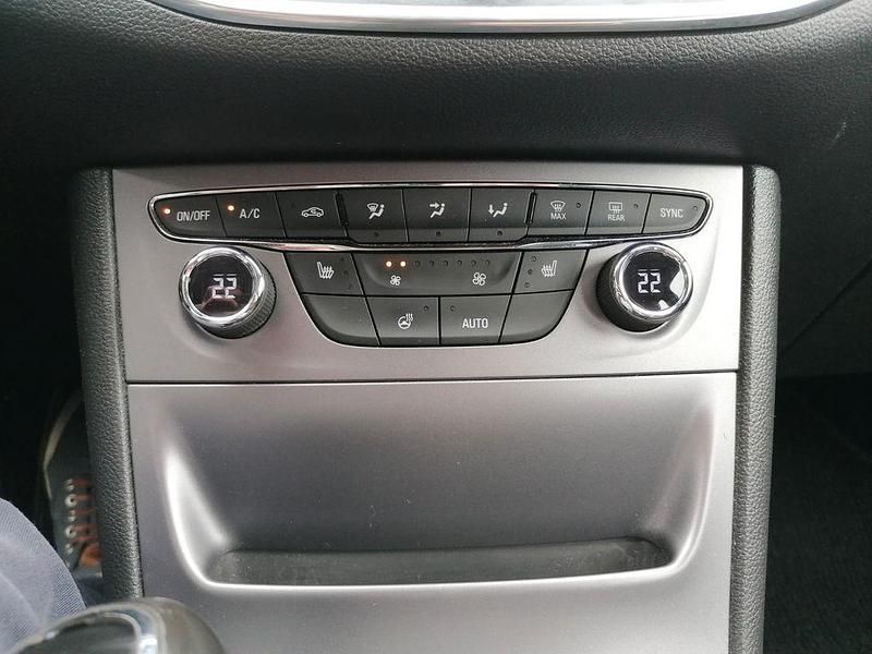 Gebraucht Opel Astra Edition 125 PS (91 kW) 2016 Grau Limousine