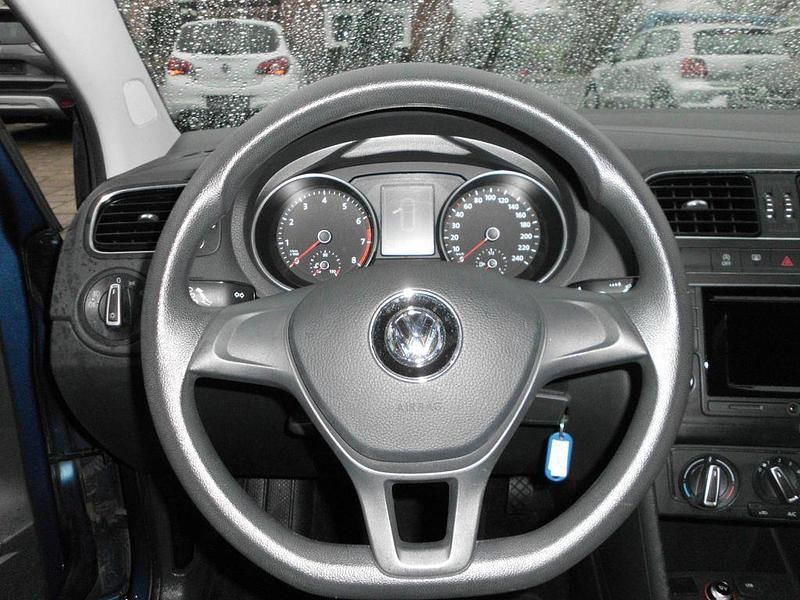 Gebraucht VW Polo 75 PS (55 kW) 2014 Blau Limousine