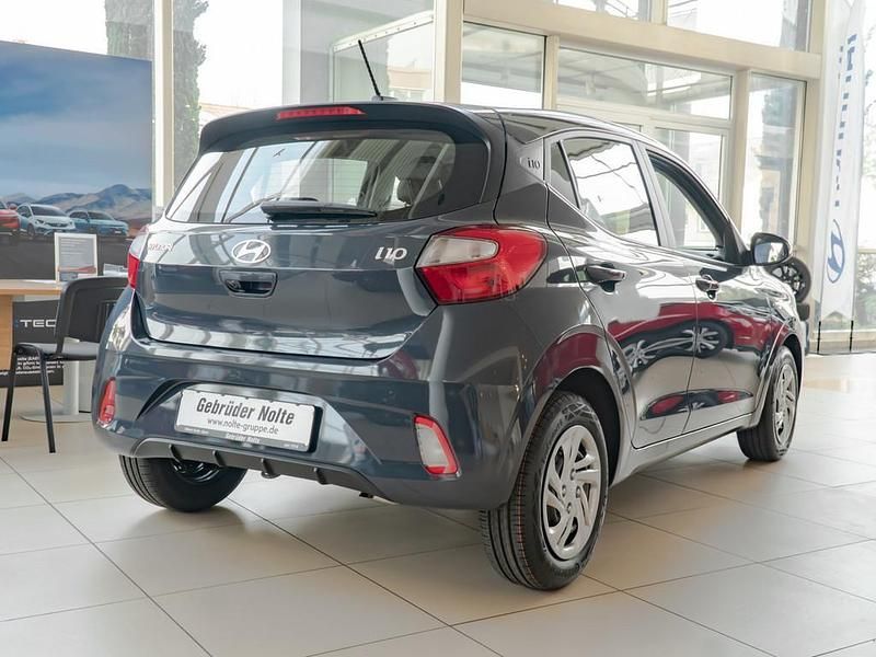 Neu Hyundai i10 Select 63 PS (46 kW) 2025 Grau / Kleinwagen