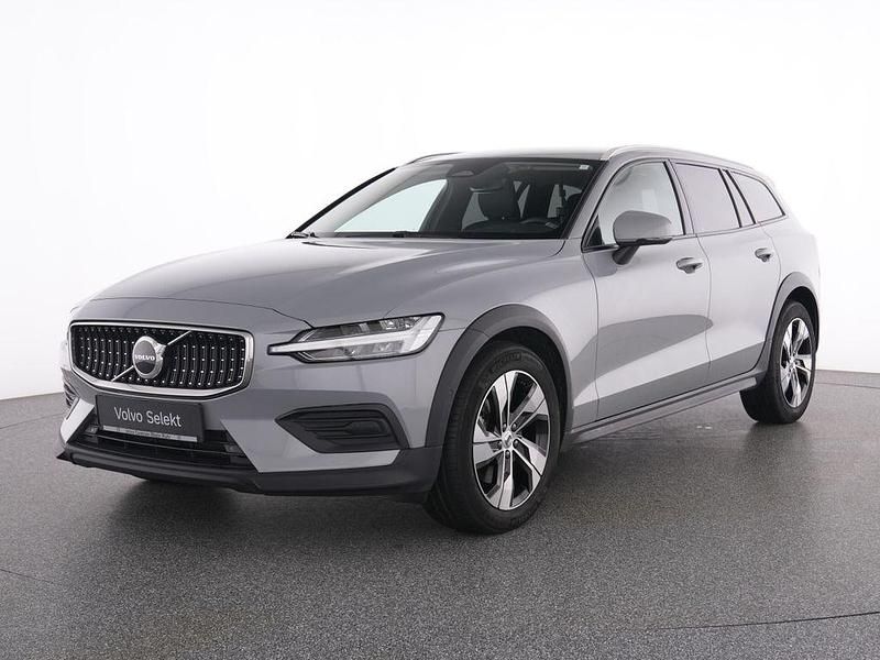 Gebraucht Volvo V60 CC Plus 196 PS (144 kW) 2023 Vapour grey / metallic Kombi