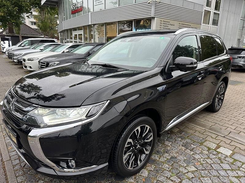 Gebraucht Mitsubishi Outlander P-HEV Plus 121 PS (88 kW) 2018 Schwarz SUV