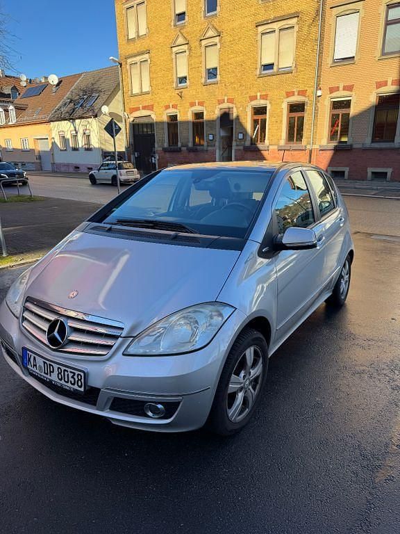 Grau Gebraucht 2009 Mercedes A150 Van / Kleinbus | 2.000 € - Bild 1/4