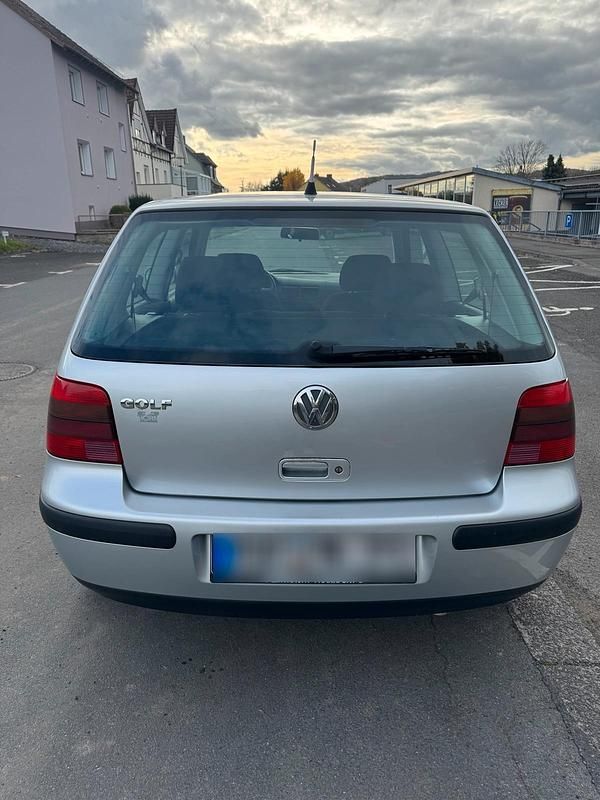 Gebraucht VW Golf IV 75 PS (55 kW) 2003 Silber Kleinwagen