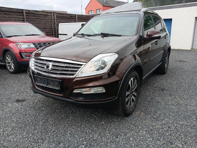 Braun Gebraucht 2014 Ssangyong Rexton Quartz SUV | 7.599 € - Bild 1/4