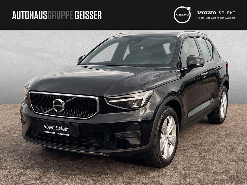 Neu Volvo XC40 Core 163 PS (119 kW) 2025 Onyx schwarz SUV