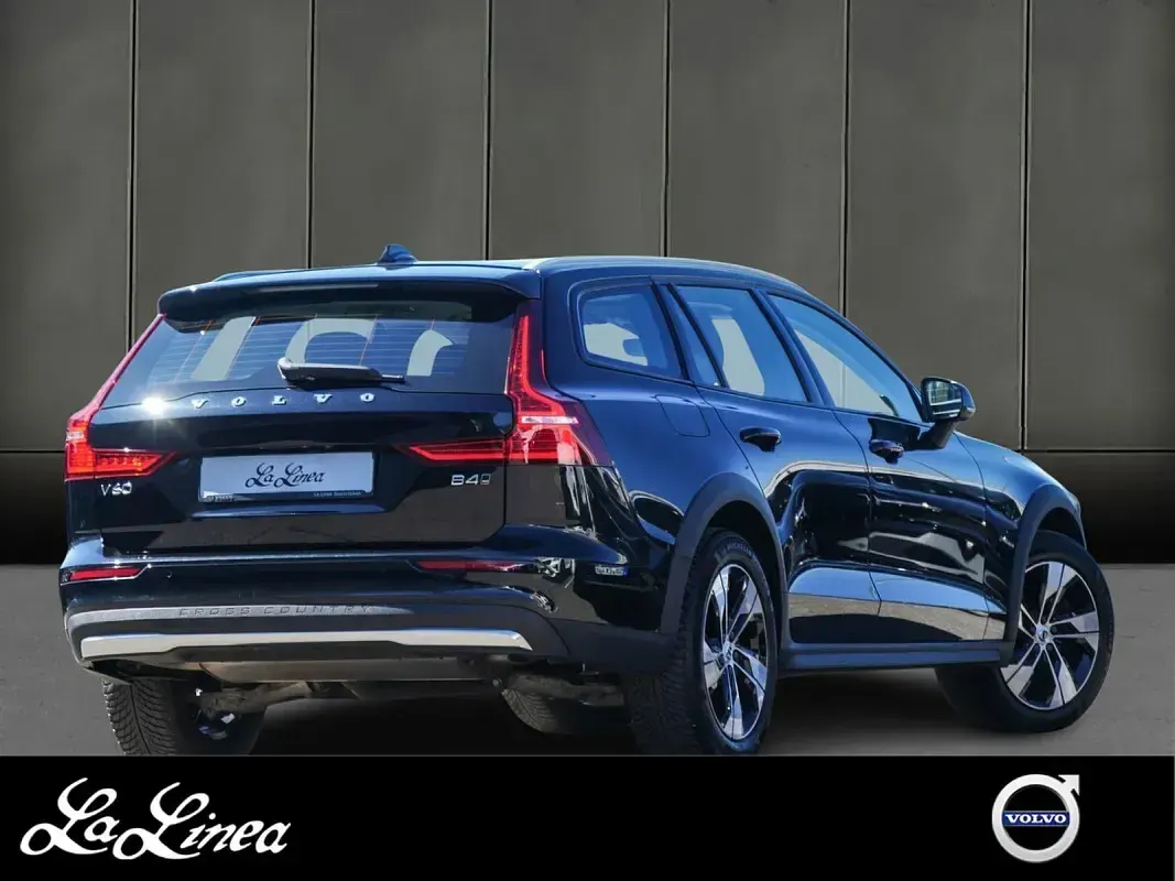 Gebraucht Volvo V60 CC Ultimate 197 PS (144 kW) 2023 Schwarz Kombi