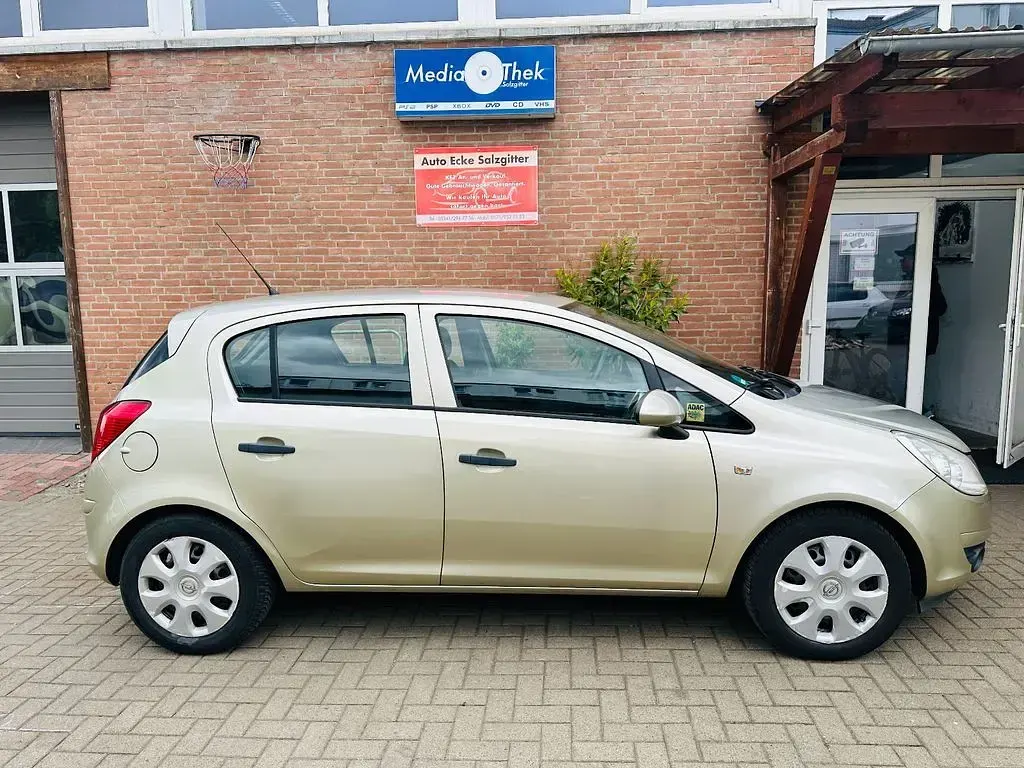 Używany Opel Corsa 80 KM (58 kW) 2009 Srebrny Hatchback