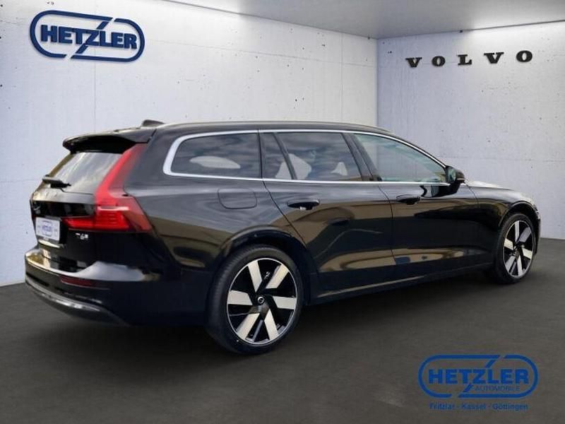 Gebraucht Volvo V60 Plus 398 PS (292 kW) 2025 Onyx black / metallic Kombi