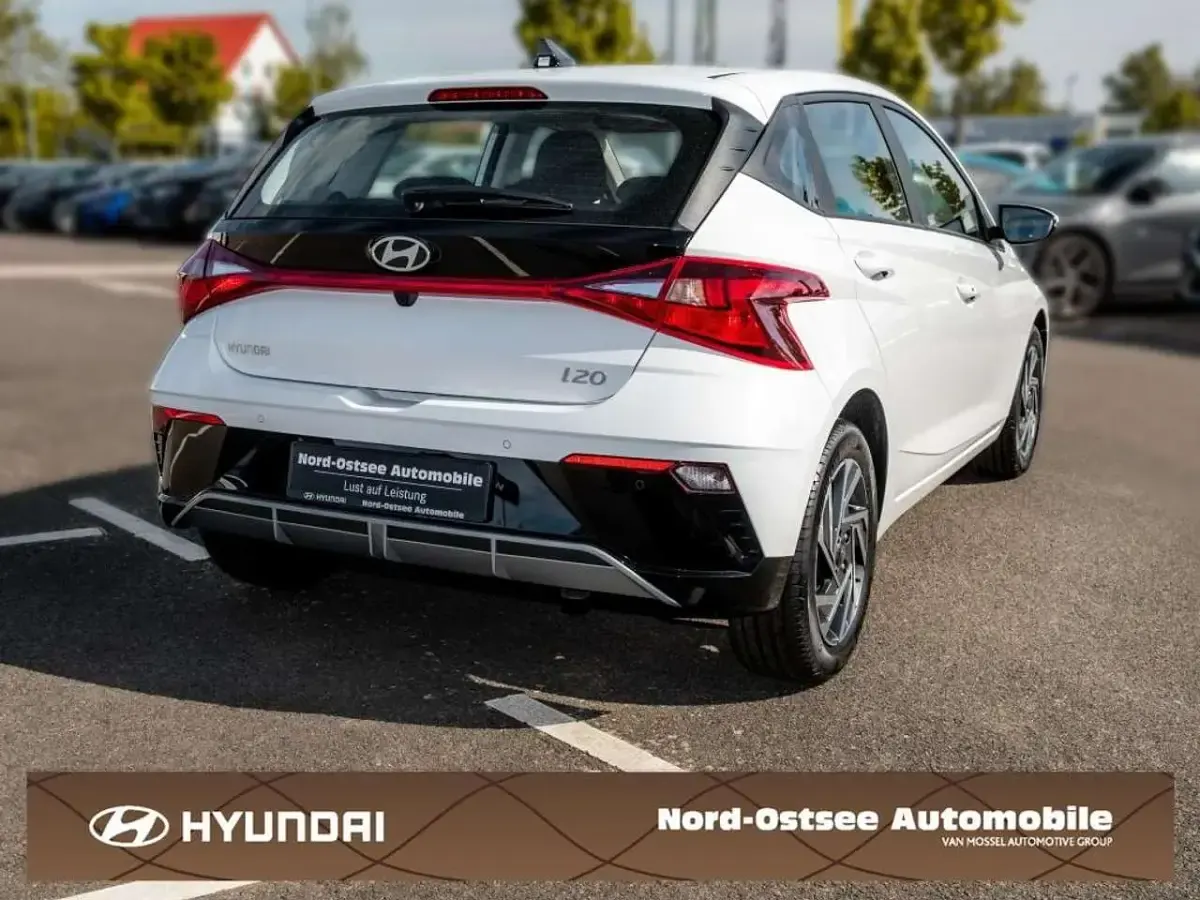 Gebraucht Hyundai i20 Trend 90 PS (66 kW) 2026 Atlas white Kleinwagen