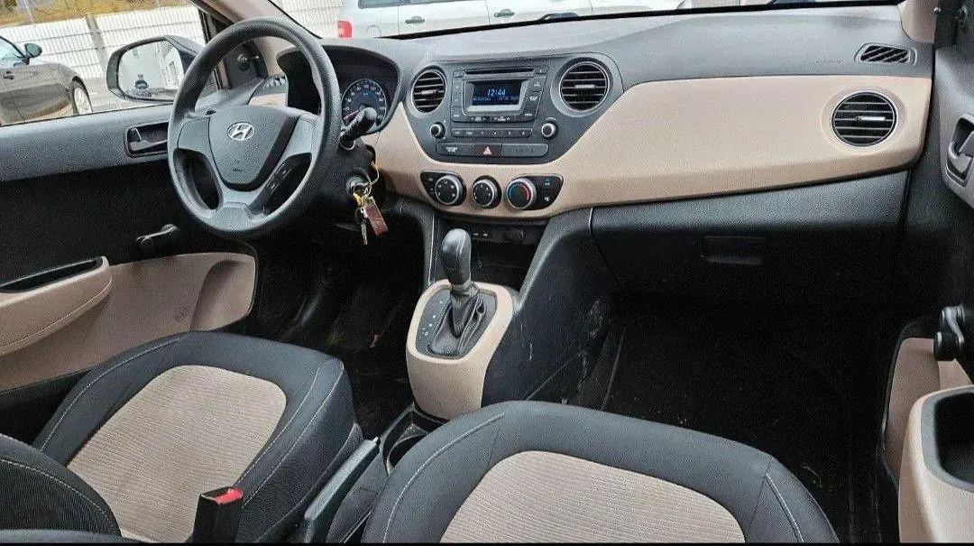 Gebraucht Hyundai i10 67 PS (49 kW) 2017 Weiß Kleinwagen