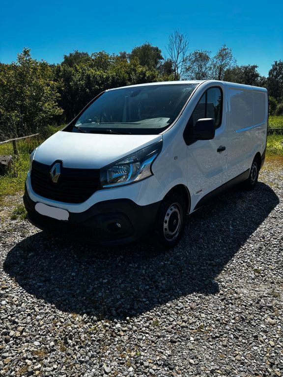 Grau Gebraucht 2015 Renault Trafic Van | 16.700 € (Teuer) - Bild 1/4