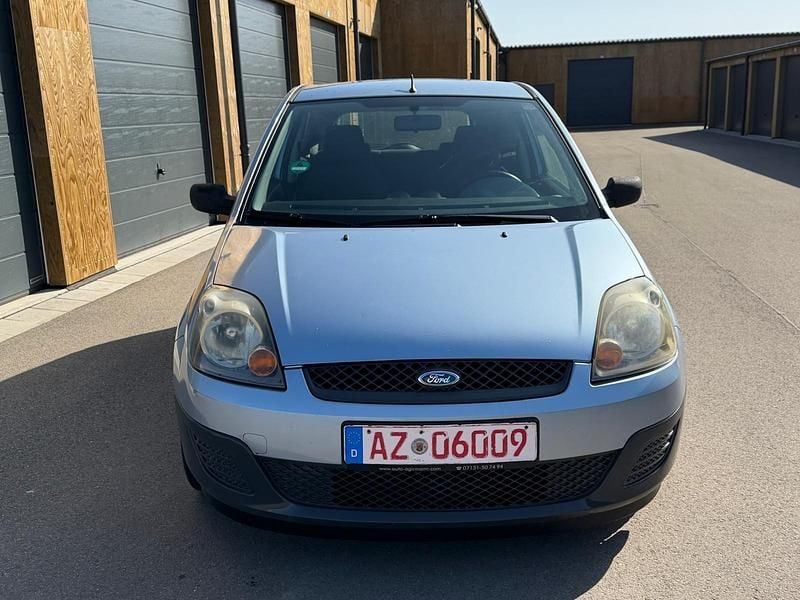 Gebraucht Ford Fiesta 60 PS (44 kW) 2005 Silber Kleinwagen