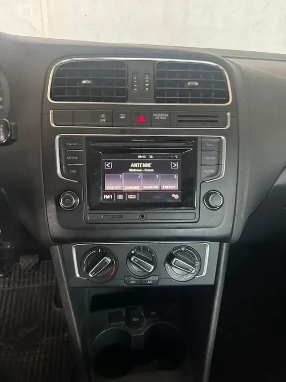 Gebraucht VW Polo Comfortline 90 PS (66 kW) 2014 Rot Limousine