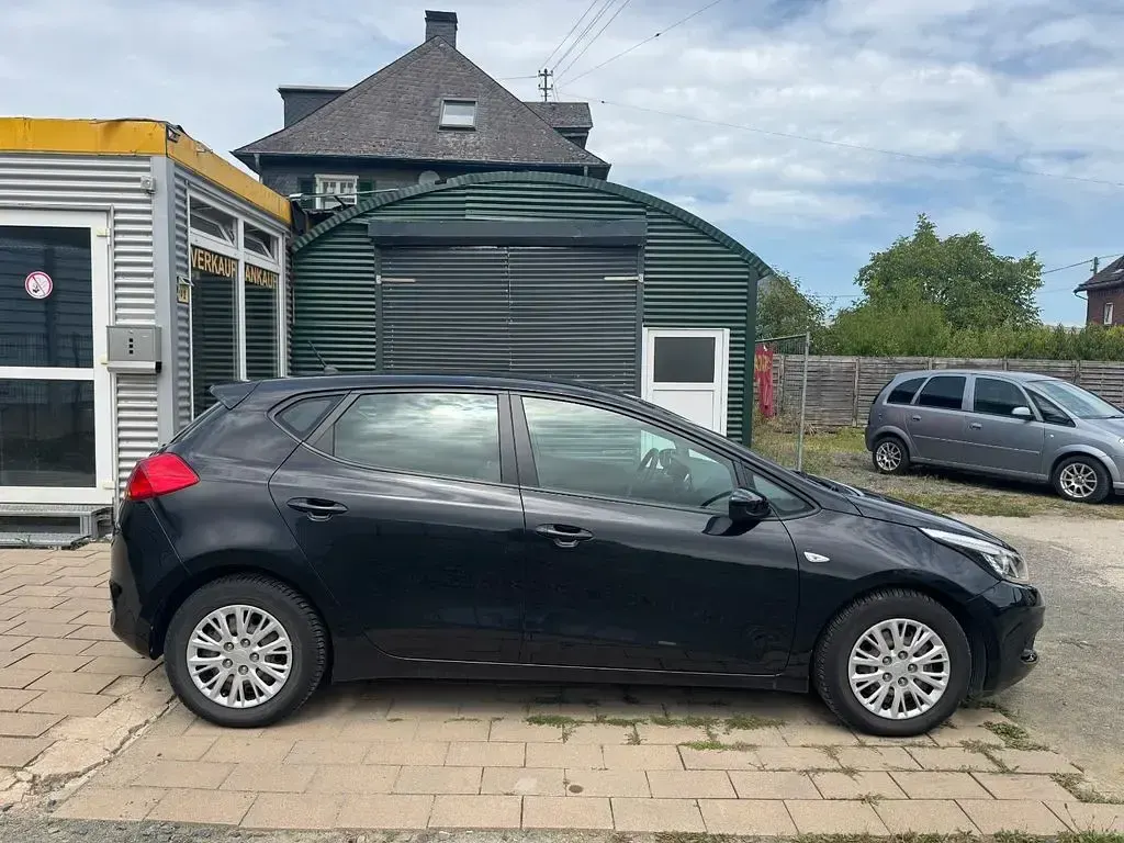 Gebraucht Kia Ceed Attract 99 PS (72 kW) 2013 Schwarz Kleinwagen