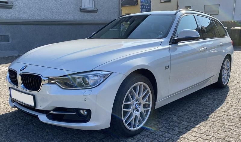 Gebraucht BMW 330 Sport Line 258 PS (189 kW) 2012 Weiß Kombi