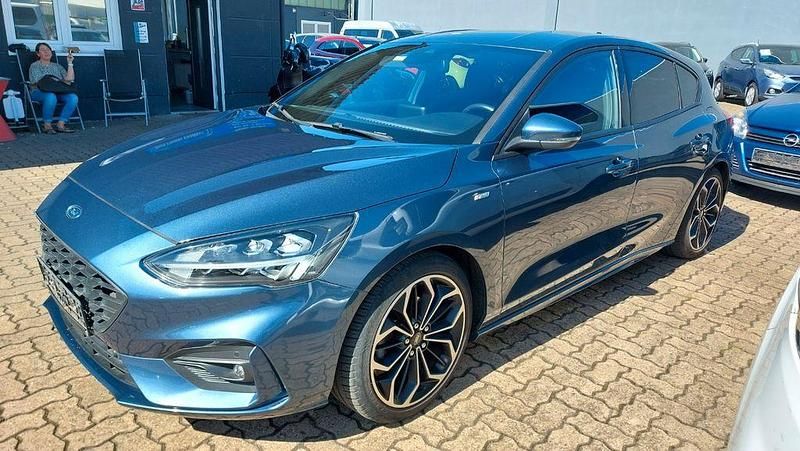 Blau Gebraucht 2019 Ford Focus ST-Line Limousine | 17.490 € (Fairer Preis) - Bild 1/4