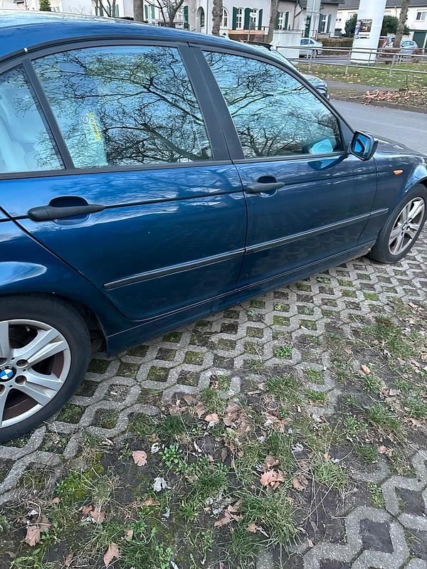 Gebraucht BMW 318 143 PS (105 kW) 2004 Blau Limousine