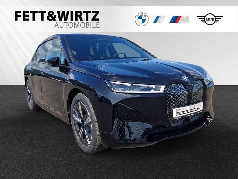 Saphirschwarz metallic Gebraucht 2024 BMW iX Sport Line SUV | 67.900 € (Guter Preis) - Bild 1/3