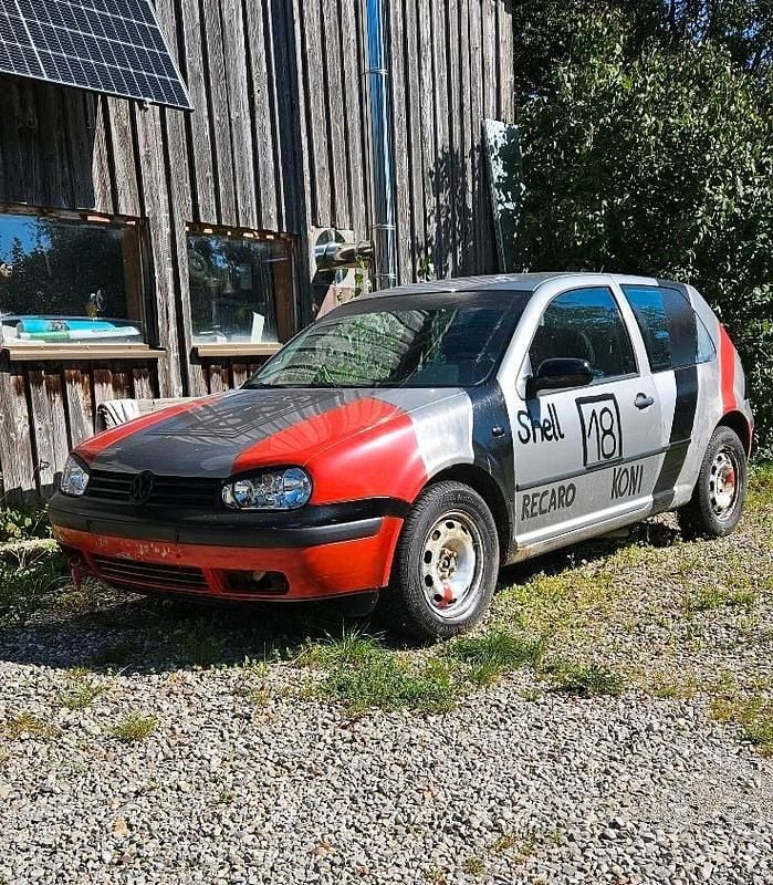 Silber Gebraucht 2003 VW Golf IV Kleinwagen | 350 € (Superpreis) - Bild 1/4