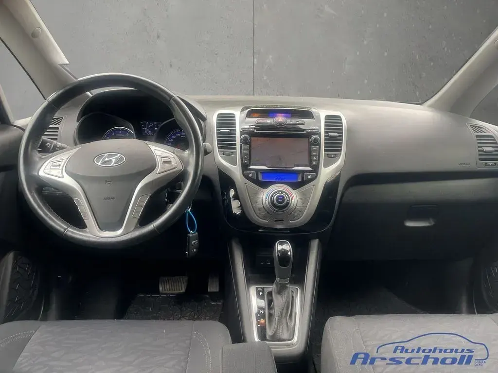 Gebraucht Hyundai ix20 Passion 125 PS (91 kW) 2017 Weiss Kleinwagen