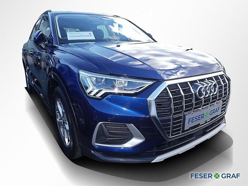 Gebraucht Audi Q3 Ambiente 150 PS (110 kW) 2025 Navarrablau metallic SUV