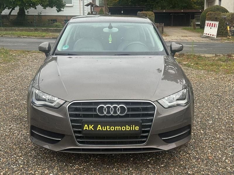 Grau Gebraucht 2014 Audi A3 Sportback Kleinwagen | 8.400 € (Guter Preis) - Bild 1/4