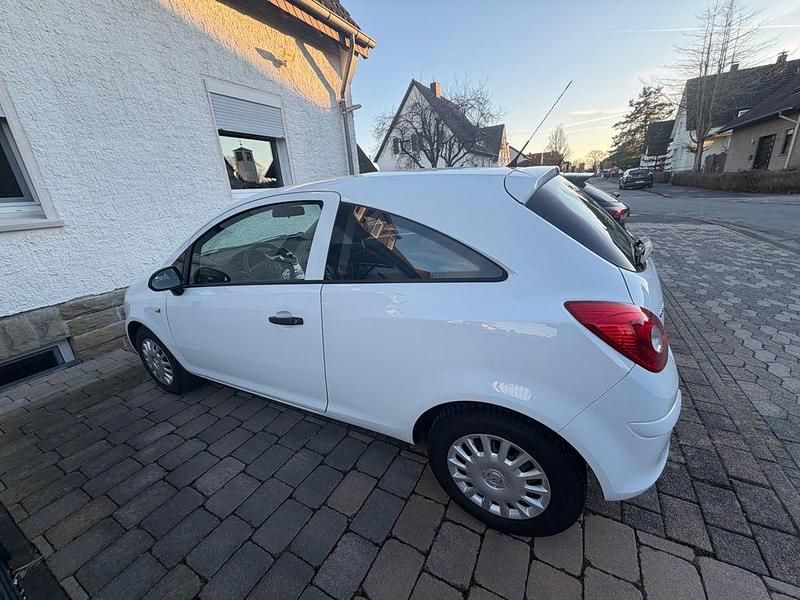 Gebraucht Opel Corsa Selection 69 PS (50 kW) 2014 Weiß Kleinwagen