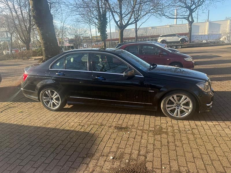 Gebraucht Mercedes 220 170 PS (125 kW) 2011 Schwarz Limousine