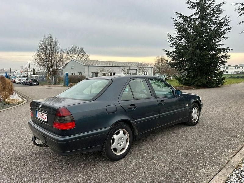 Gebraucht Mercedes C180 122 PS (89 kW) 2000 Blau Limousine