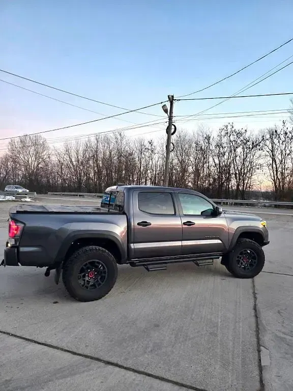 Gebraucht Toyota Tacoma 280 PS (205 kW) 2021 Grau Pickup