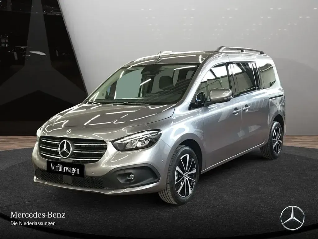 Gebraucht Mercedes T180 Progressive 131 PS (96 kW) 2026 Grau Van / Kleinbus