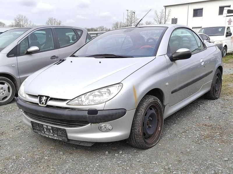 Gebraucht Peugeot 206 CC 109 PS (80 kW) 2001 Visionblau Cabrio