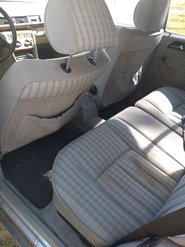 Gebraucht Mercedes E300 179 PS (131 kW) 1989 Schwarz Kombi