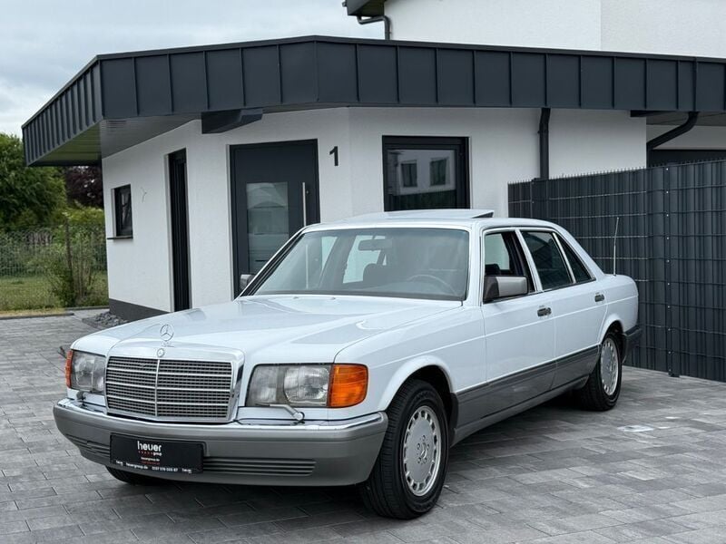 Weiß Gebraucht 1986 Mercedes 560 Limousine | 48.850 € - Bild 1/4