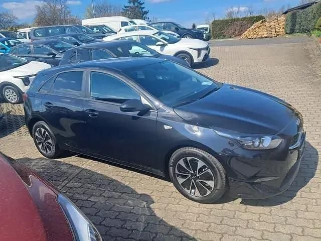 Używany Kia Ceed 140 KM (102 kW) 2025 Czarny Hatchback