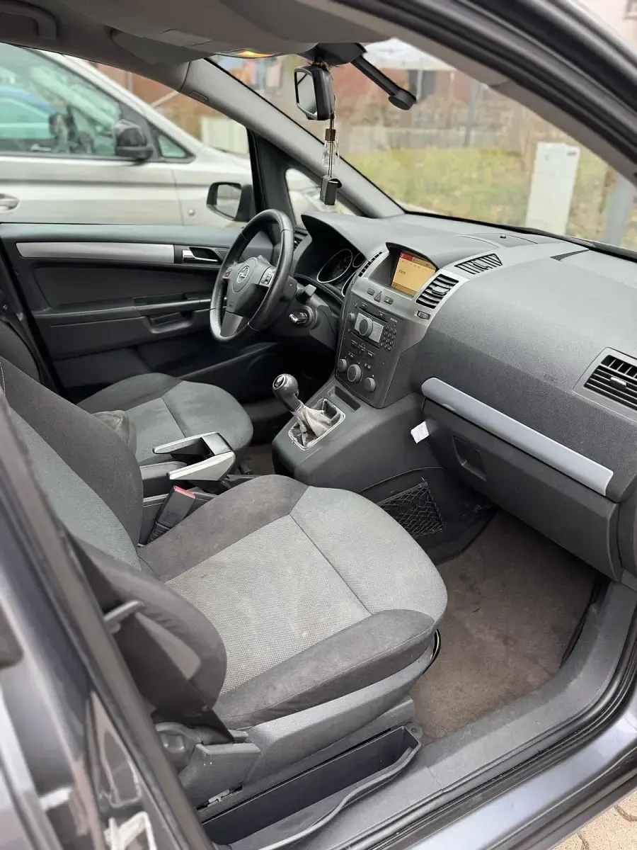 Gebraucht Opel Zafira Edition 150 PS (110 kW) 2006 Silber Van / Kleinbus
